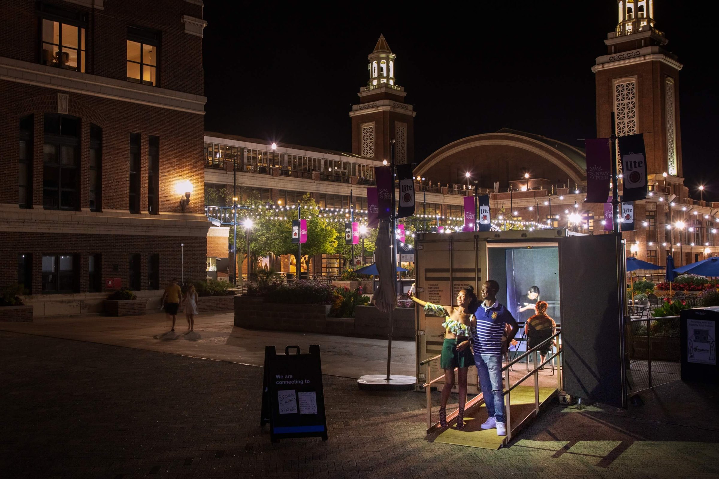 Couple takes a selfie in front of the Portal at Navy Pier. Photograph by Marzena Abrahamik.